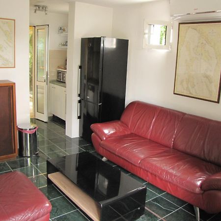 Holiday Home Momcilovic Малинска Экстерьер фото