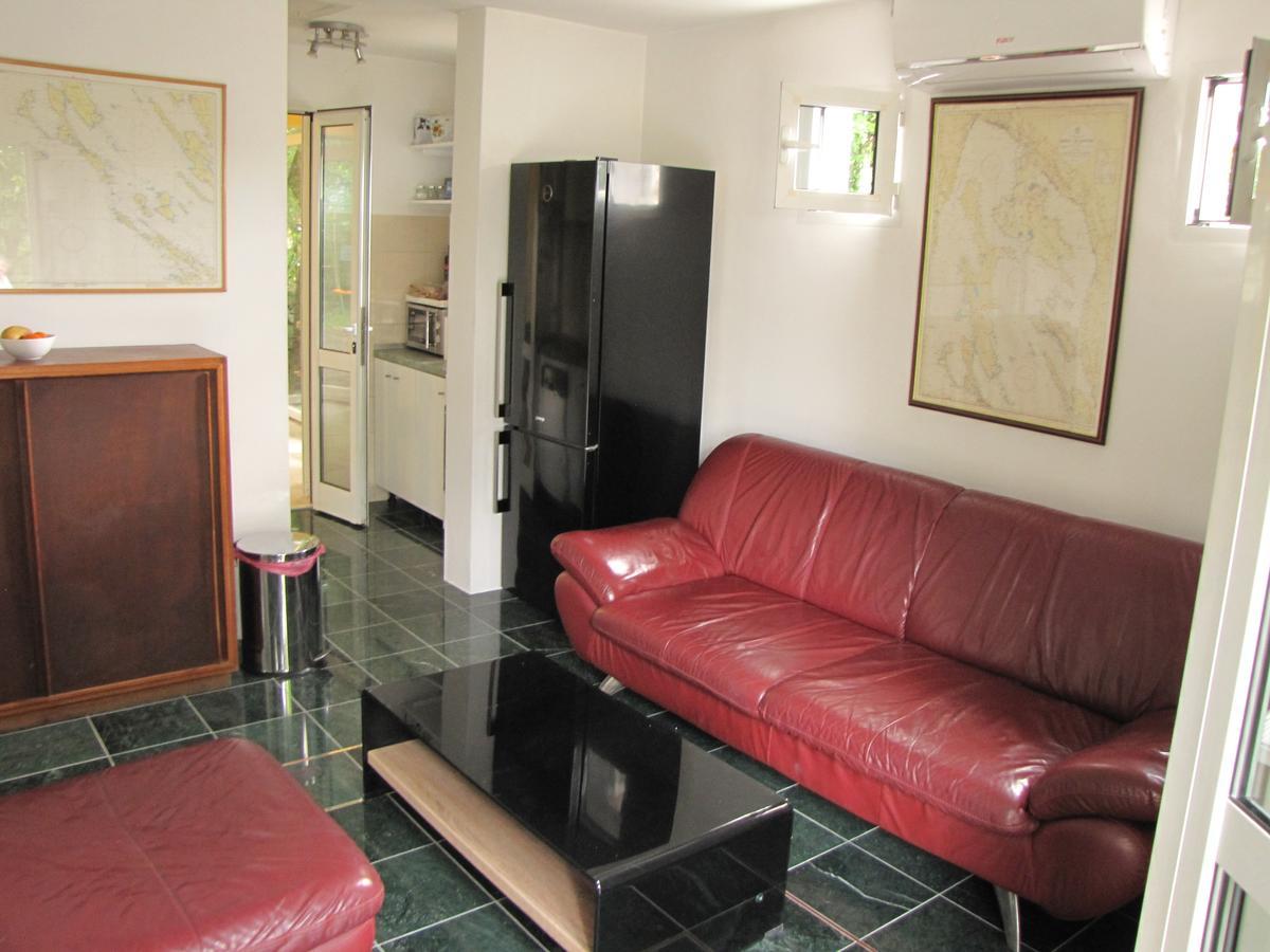Holiday Home Momcilovic Малинска Экстерьер фото