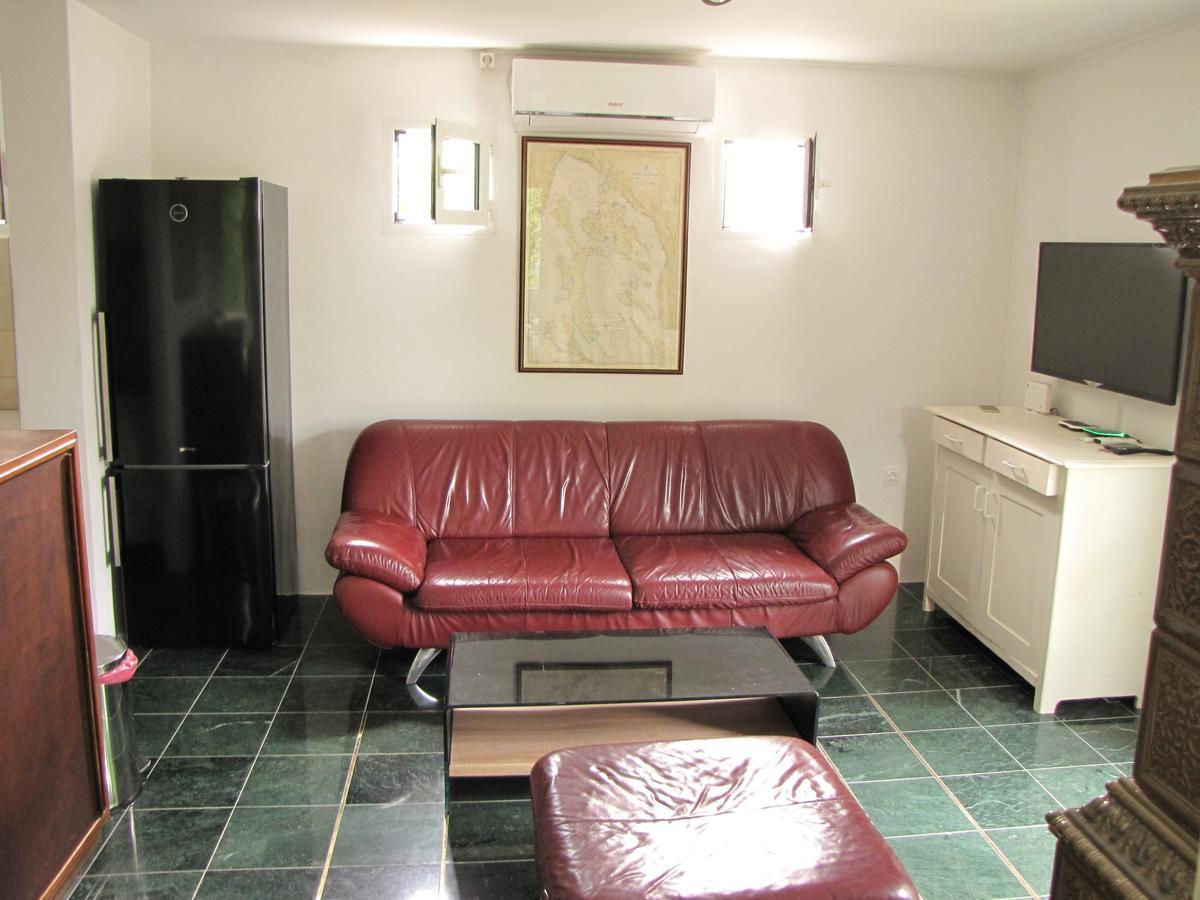 Holiday Home Momcilovic Малинска Экстерьер фото