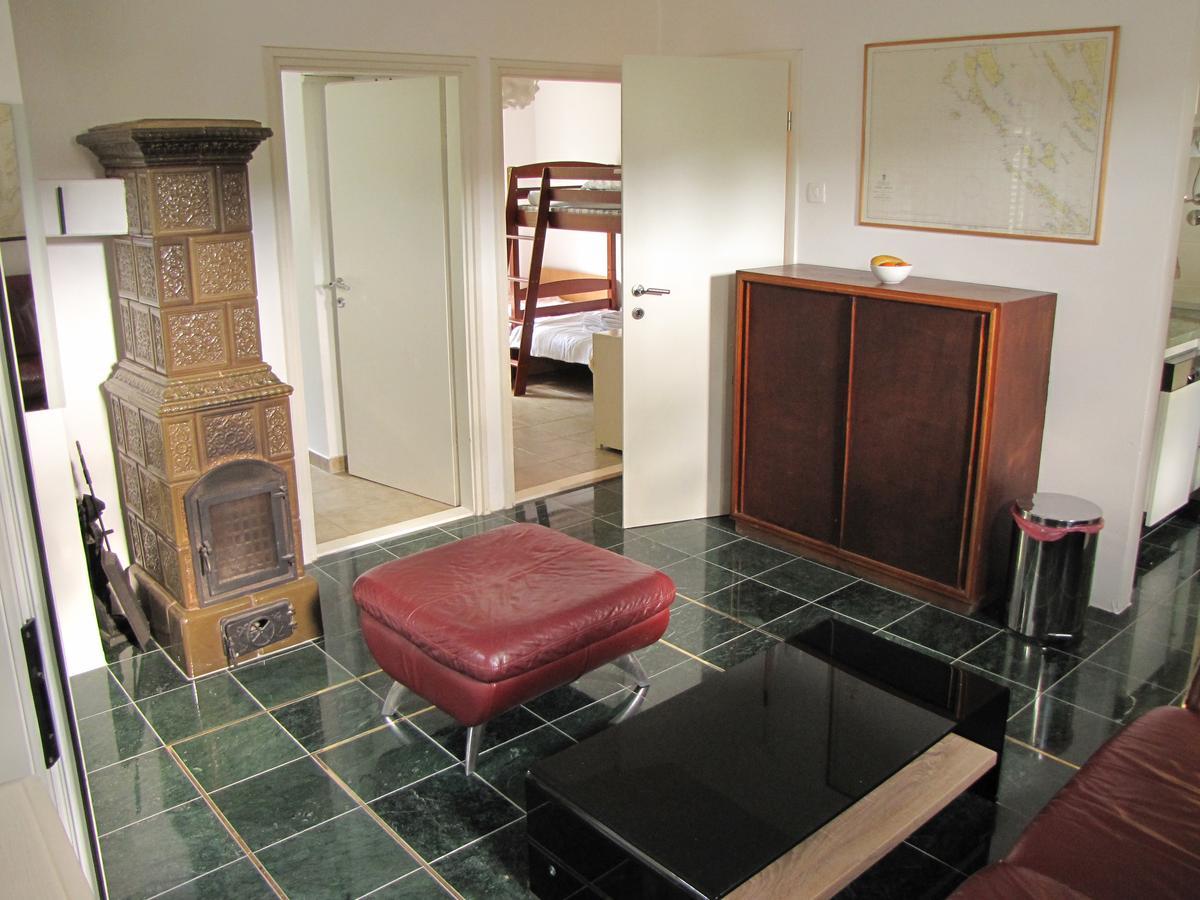 Holiday Home Momcilovic Малинска Экстерьер фото
